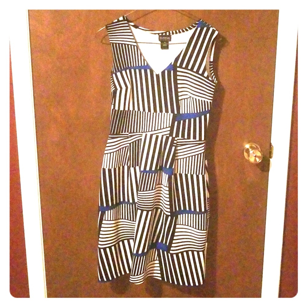 Bold patterned sleeveless EnFocus Studio dress